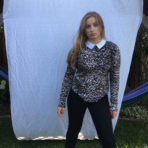 White collar animal printed long sleeve top